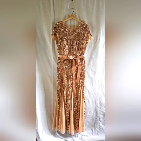 green emerald velvet dress Lake Como Fitted Bodice Cami Strap Midi Dress Peach– Selfie Leslie main image 0